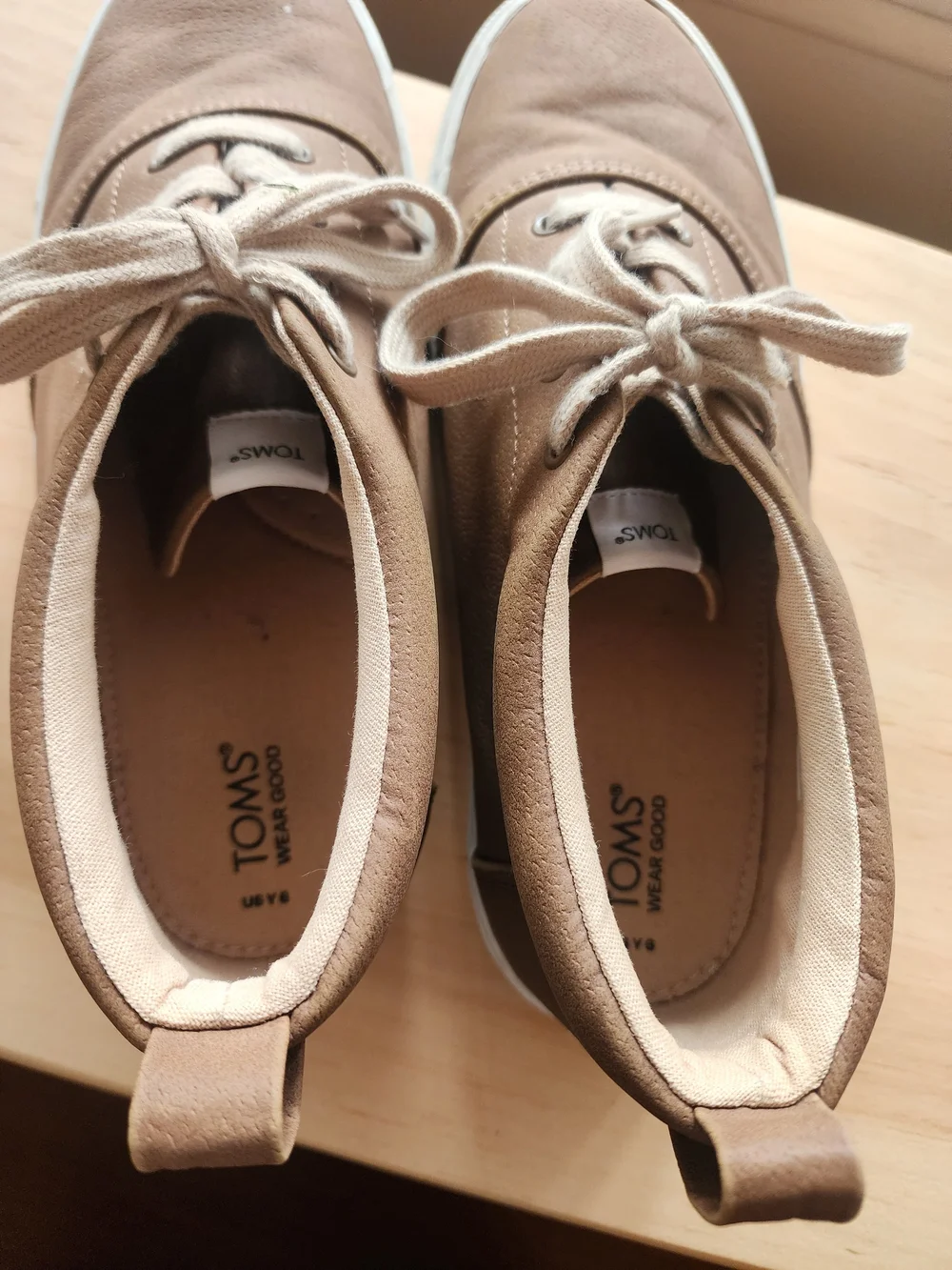 TOMS Boys Fenix Mid Top Sneaker Toffee Brown Size 6